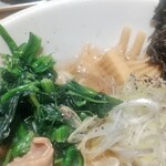 麺家 たけ田 - ほうれん草、竹の子、白ネギ、黒バラのり