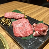中目黒焼肉 登牛門 - 