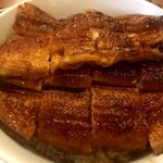 Sumibi Unagi Minokin - うな丼【極】は1匹分と1/4の鰻が使われていて、鰻がたくさん食べられます。