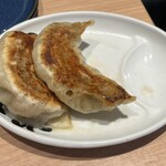 松戸富田製麺 - 餃子2個　デカイ！