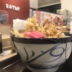 天丼てんや - 新春めで鯛天丼のアップ(横から)