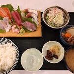 Hamayaki Kaisen Izakaya Daishou Suisan - 刺身定食1,430円