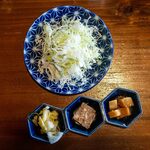 とんかつ 串揚げ 優膳 - 2024.1 千切りキャベツ（おかわり自由）、白菜昆布漬け、豚肉の和風パテ、大根の胡麻醤油漬け