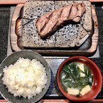 感動の肉と米 - ハラミステーキセット¥1,000円✨