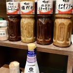 感動の肉と米 - ソースの種類も豊富ですね♪