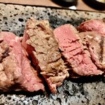 感動の肉と米 - カット後のハラミステーキ！