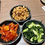 感動の肉と米 - 白菜キムチ、野沢菜、ピリ辛牛しぐれは食べ放題(*^^*)