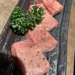 焼肉ハウス大将軍 - 特上厚切りタン