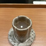 日本料理 晴山 - 【宍道湖のシジミの出汁】★★★
            綺麗なだけでなく重厚感ある旨みが胃に染みてくる。
            寒い体を温めてくれるおもてなしの一品。
            