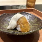 日本料理 晴山 - 【車海老と春菊の白和え】★★★★白和えのまったりした味わいにジュレの酸味と柚子香が合わさり、これだけで晴山らしい華やかな味わいに！車海老の甘さに春菊のえぐみない青香、それぞれが白和えと合わさり引き立つ