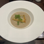 神楽坂 イタリアン - メインディッシュ（甘鯛のウロコ焼き、マッシュルームのクリームスープ）