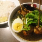 Soup curry Suage+ - パリパリ知床鶏のスープカレー+ブロッコリー+プラススープ(1680円)
