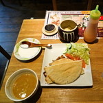 Kebabu Ya - ドネルケバブ(ソースはヨーグルトソースとオーロラソース) 800円