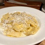 マカウダ - 燻製豚バラとリコッタサラータのカルボナーラ