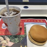 Makudonarudo - マクドナルドのハンバーガーにアイスコーヒーM。