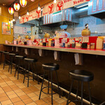 豚骨ラーメン ずるる - カウンター席