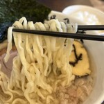 Menba Tobizaru - 平打ち縮れ麺