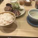 仙台 肉のいとう 炭火焼牛たん 直 - 