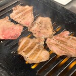 卸 新宿食肉センター 極 - タン塩