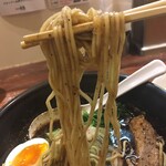 Hakata Ippuudou - 『一風堂』さんにしては太めな平打ち麺？