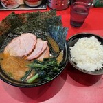 家系ラーメン 王道乃印 柏店 - チャーシューメン 海苔トッピング 普通盛 ＋ 無料ライス普通盛