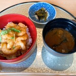 天冨良 麻布よこ田 - 芝海老のかき揚げ丼