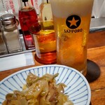 新潟 三宝亭 東京ラボ - 搾菜 270円、サッポロ生ビール 560円