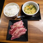 熟成焼肉 いちばん - 土鍋ごはんは、20分時間を用すとのことから、まずは、ご飯大盛りからスタートです(笑)。