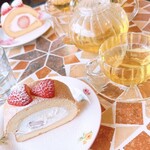 ショコラシュシュ - ロールケーキとハーブティー