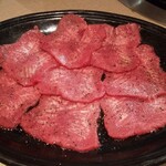 炭火焼肉 鶴兆 - 塩タン  2人前          780円(税込858円)