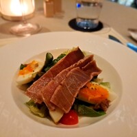 MAISON MARUNOUCHI - ■前菜
                    ⚫サラダニソワーズ 鮪の炙り 