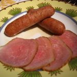 レストラン・マッカリーナ - ﾏｯｶﾘｰﾅ朝食のテーブル　自家製ﾊﾑ、ウィンナー