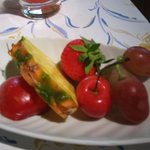 レストラン・マッカリーナ - ﾏｯｶﾘｰﾅ朝食のテーブル　フルーツ