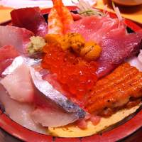 鮨政 西口店 - 「具のみ大盛り」のちらし丼（945円）