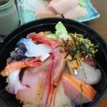 一力 - 海鮮丼７５０円とマグロトロ刺身１７００円
