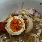 創業麺類元年 坂本龍馬が愛したラーメン食堂 - 煮卵