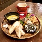 Hamburg and cheese fondue plate