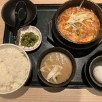 Refresh Dining KOO - キムチチゲ鍋定食ご飯大盛り 生卵