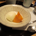 新宿割烹 中嶋 - デザートはお米のアイスに福岡・田主丸の柿です。