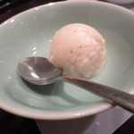 新宿割烹 中嶋 - イチジクのアイスもいただきました。