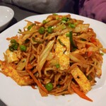 ネパール民族料理 アーガン - 卵入りネパール焼きそば 715円