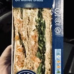 The Continental Bar St Pancras - スモークサーモン＆クリームチーズサンド 6.00 UKポンド (約1100円)
            2024年1月1日