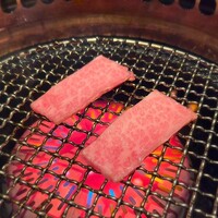 焼肉ふじみ 富士店 - サンカク
                  サッと炙って仕上げます