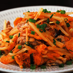 ひょうきん族 - 豚キムチ炒め　料理数は少なめでしたが中々良い所を揃えてあったので酒のアテ＆食事には苦労しないと思いました。