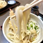 手打ちうどん 大蔵 - えび天ぶっかけ(麺リフト)