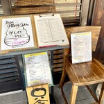 手打ちうどん 大蔵 - ウェイティングボード、メニュー