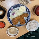 Atsugiri Tonkatsu Yoshihira - チーズの豆乳コロッケと海老ヒレ膳1,749円