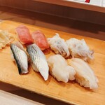 Sushi Uogashi Nihonichi - 右下から時計回りに　つぶ貝、こはだ、中トロ、やりげそ