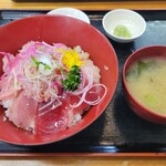 みなと市場 小松鮪専門店 - ◆「海鮮みんな丼」