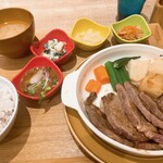 Wago Han To Kafe Chawan - リブロースステーキプレート　香味野菜の和風おろしソース